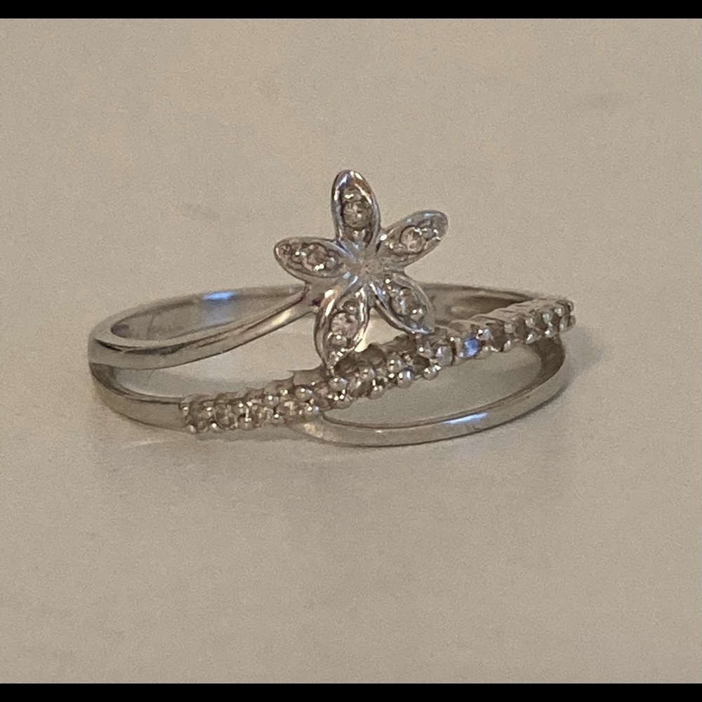 Solid 14k WG Diamond 5 Petal Flower Ring Fresh Fun - Picture 9 of 9